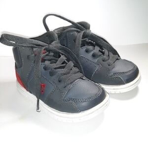 DC skateboard shoes sz 6